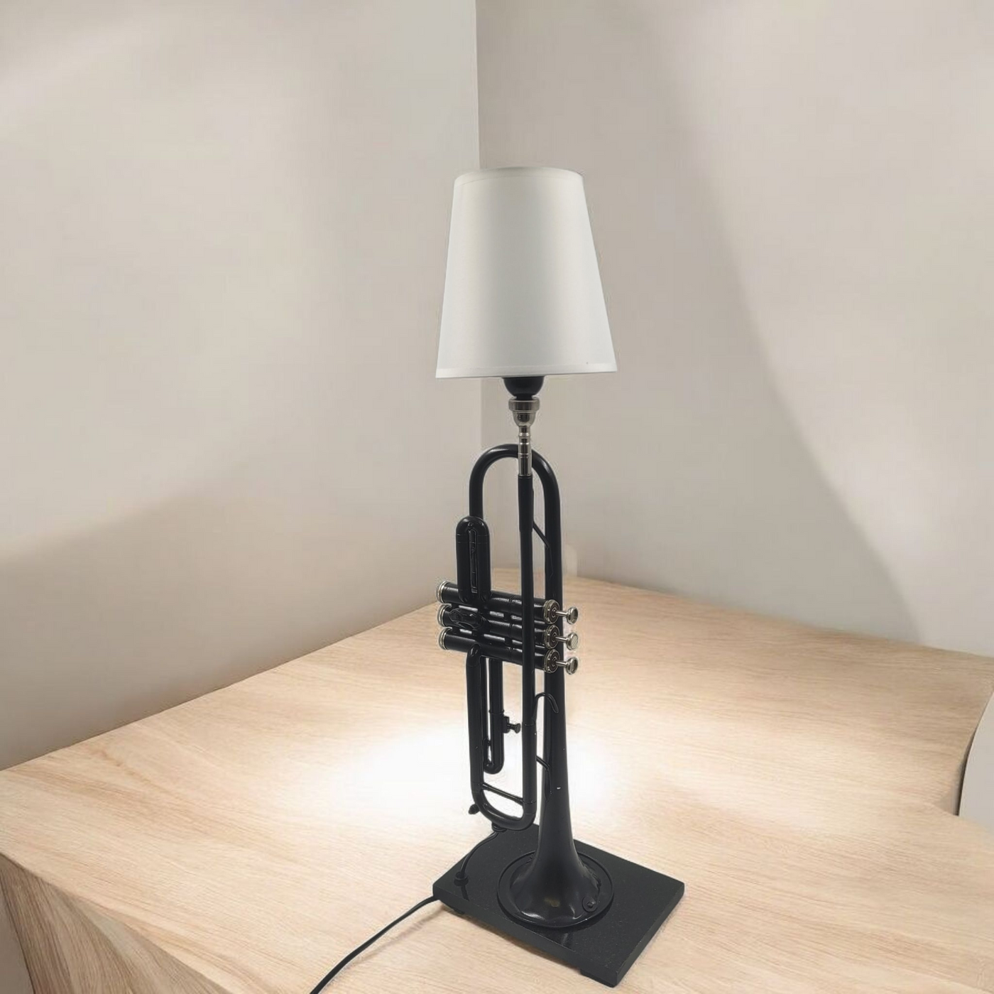 Black trumpet lamp