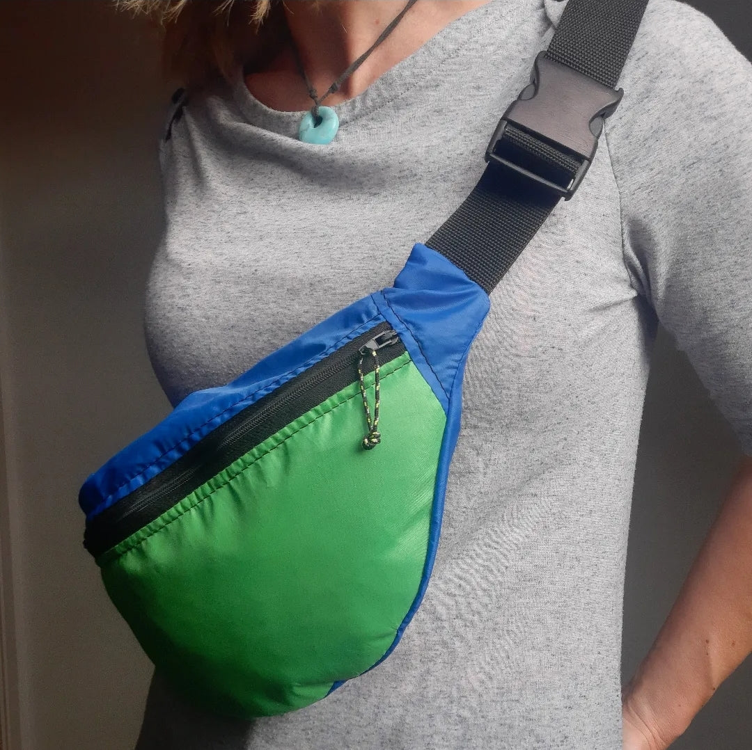 Past Tents crossbody - green/blue